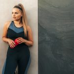 Kobieta w studio ems